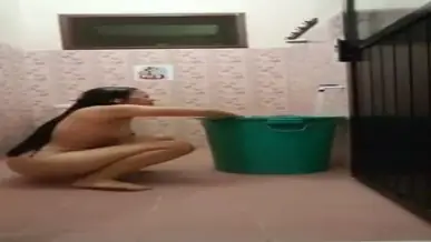 ABG Cantik Mandi Bugil Memek Basah Menggoda